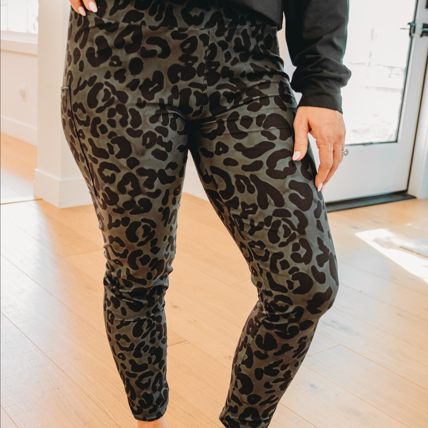 Leggings with Pockets - "Leopard Print" (Forest)
