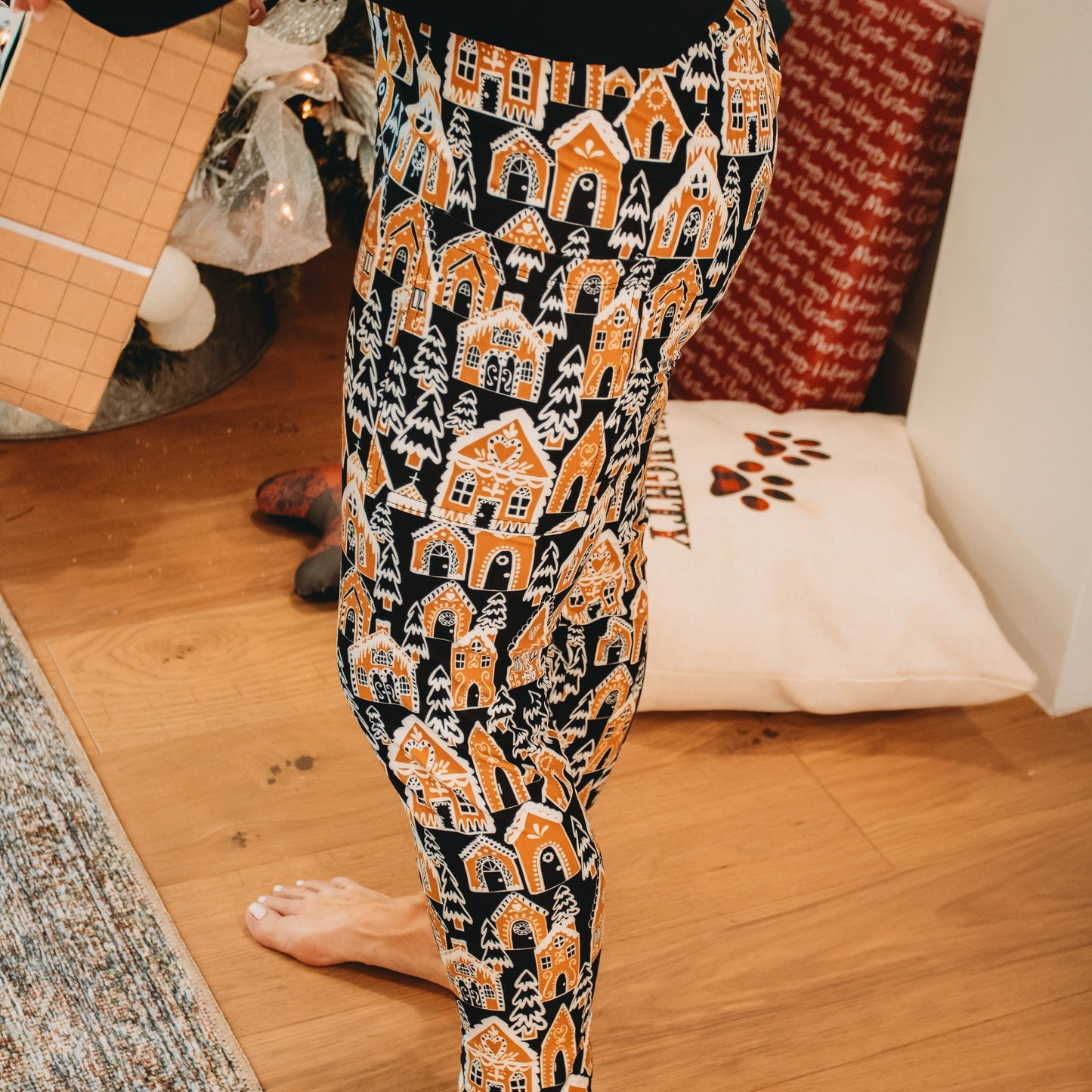 Leggings with Pockets - "Gingerbread Village"
