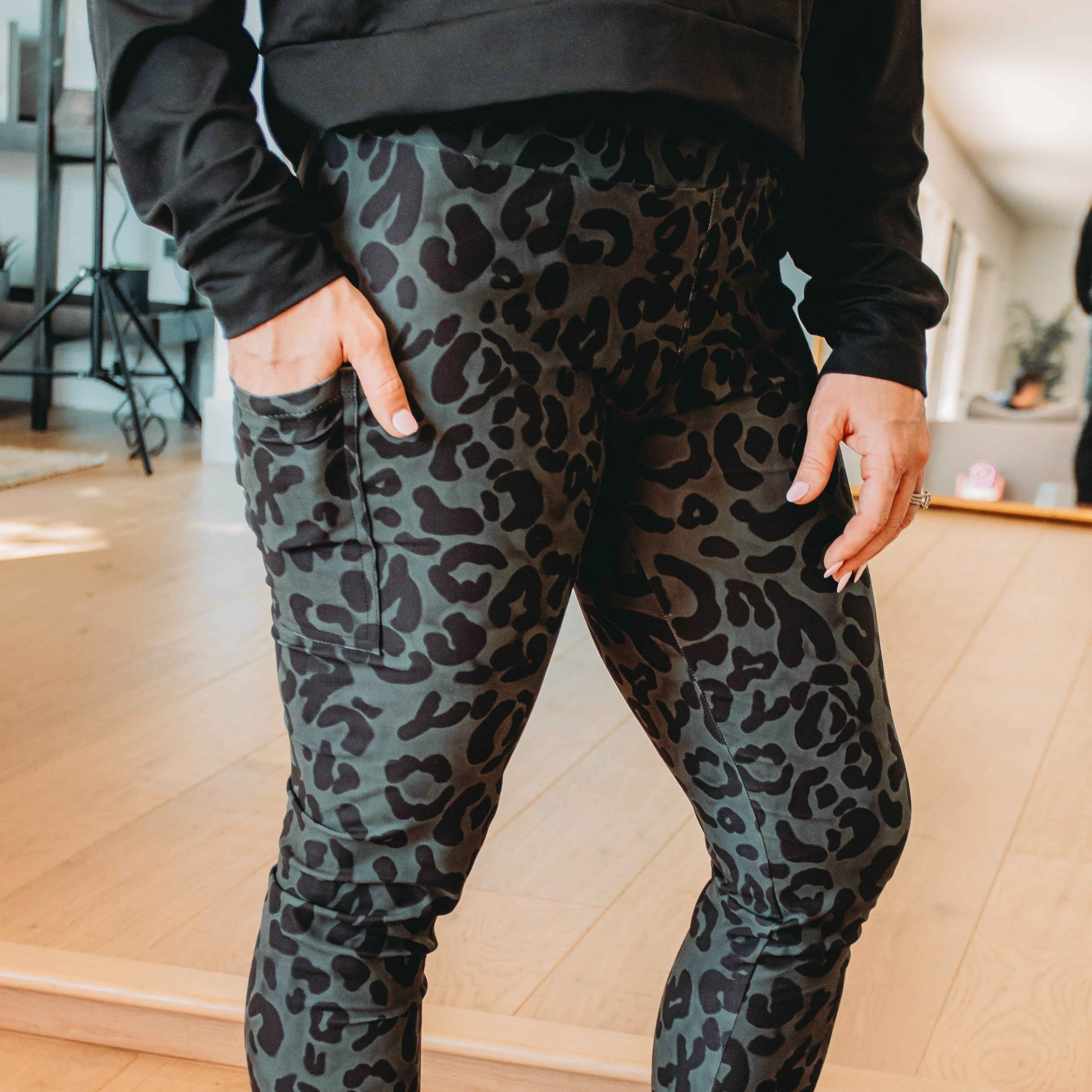 Jacquard legging with leopard motif - Black / Copper - Redsware Clothing &  Apparel