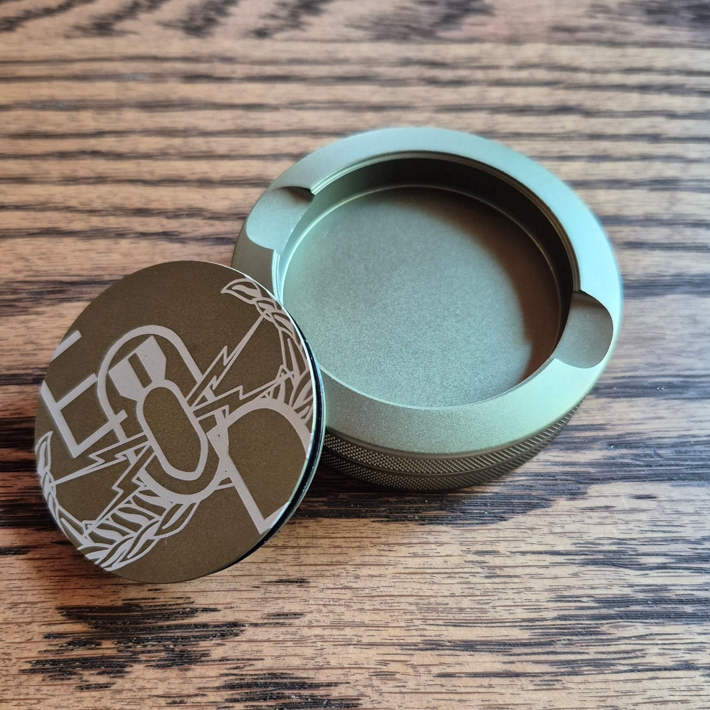 Smokeless Nicotine Container - "Basic Badge"