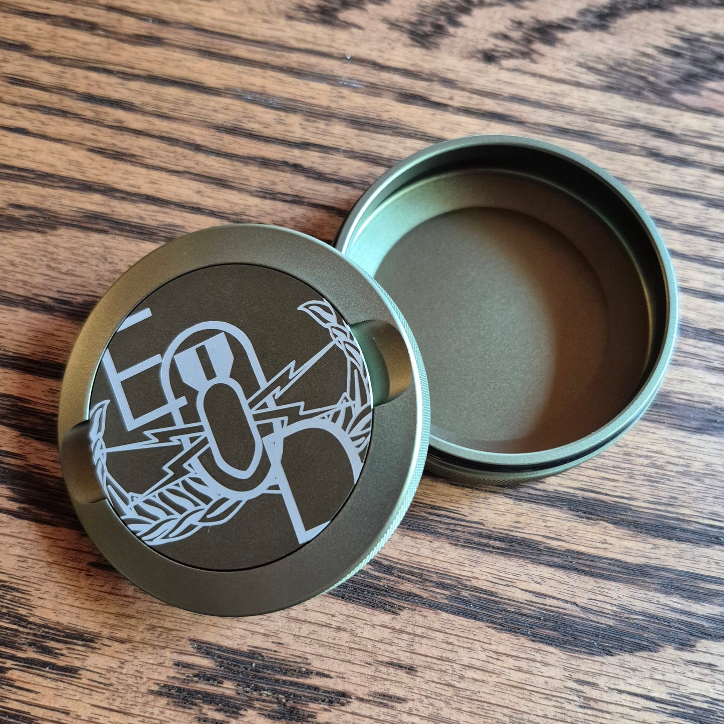 Smokeless Nicotine Container - "Basic Badge"
